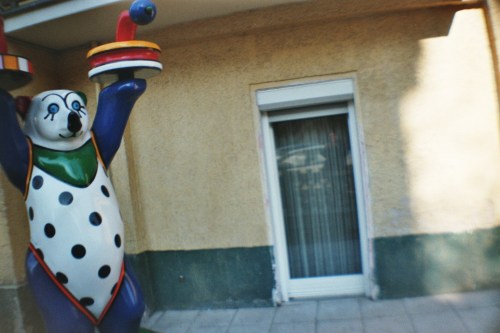 Eine bunte Comic-Bärenskultur