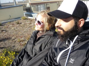  das mädchen und der Junge auf dem Dach